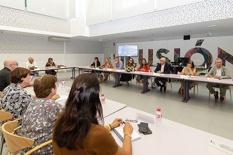 Reunión del Consejo de las Personas Mayores de Cantabria presidida por la consejera de Inclusión Social.