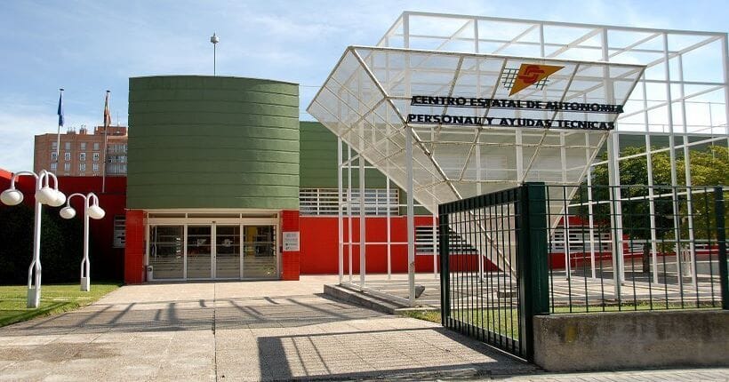 Fachada principal del Centro de Referencia Estatal de Autonomía Personal y Ayudas Técnicas (Ceapat) en Madrid.